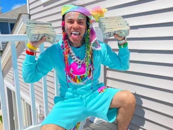 6ix9ine Unsuccessfully Claims He's Lil Pump At Miami Gas Station