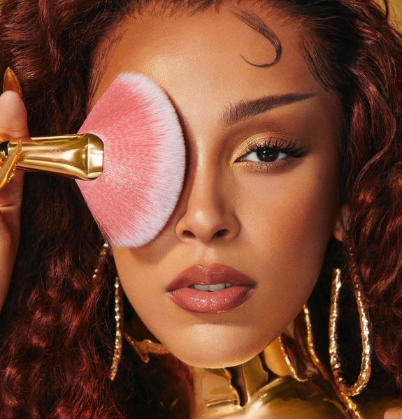 Doja Cat Switches To Blond & Pink Hair In New Thirst Trap