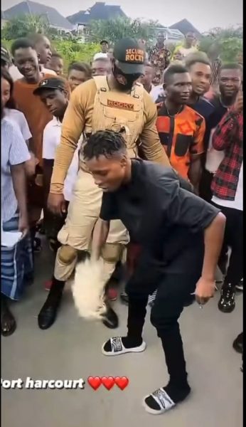 Zinoleesky And His Crew Given King’s Welcome As They Storm Port-harcourt