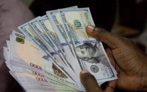 Naira Continues To Depreciate Against Dollar, Exchanges N718/$1 At Black Market