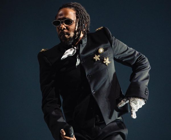 Kendrick Lamar Seemingly Vanishes During Performance